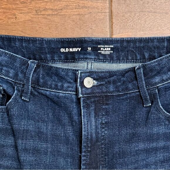 Old Navy Extra High Rise Flare Secret Smooth Pockets Size 12 TALL - Picture 2 of 7